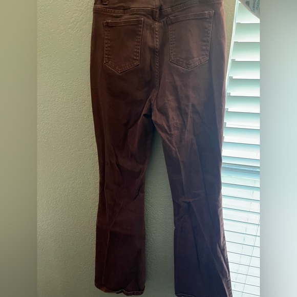 Shein flare jeans. Highlights curves and pretty color. - Picture 3 of 4